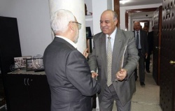 ملف:الشيخ راشد يتلقى رسالة تهنئة من الرئيس الفلسطيني.5.jpg