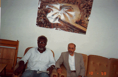 ملف:المستشار عبد الله العقيل في ألمانيا 1983م مع د. الحبر نور الدايم.gif