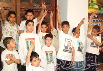 ابناء المعتقلين يناصرون الاقصى.jpg
