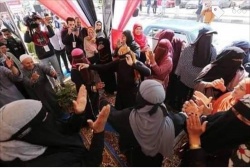 الورق ورقنا والدفاتر دفاترنا.jpg