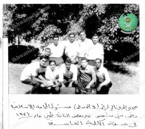 محي-الزايط-وسط-الناشطين-في-الكلية.jpg