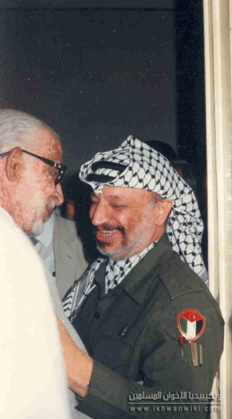 ملف:الدكتور-أحمد-الملط-وياسر-عرفات-بالتوفيقية.png