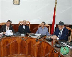 محمود-حافظ-وسط-اعضاء-المجمع.jpg