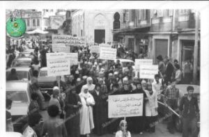 مظاهرة-نسائية-بلبنان-للافراج-عن-فتحي-يكن-1979-.jpg
