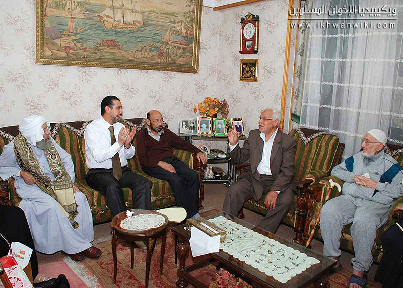 ملف:البنان-وحامد-وبخيت-وجريتي-في-جلسة-دافئة-في-منزل-البنان.jpg