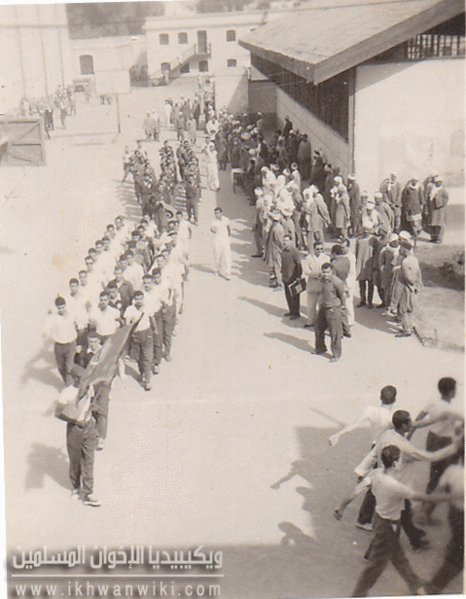 ملف:طلعت-الشناوي-وإخوانه-في-عرض-للجوالة-بالسجن.gif