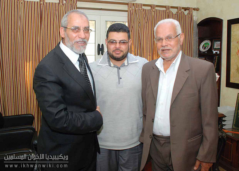 ملف:محمود-حامد-وأيمن-ولده-والدكتور-بديع.jpg