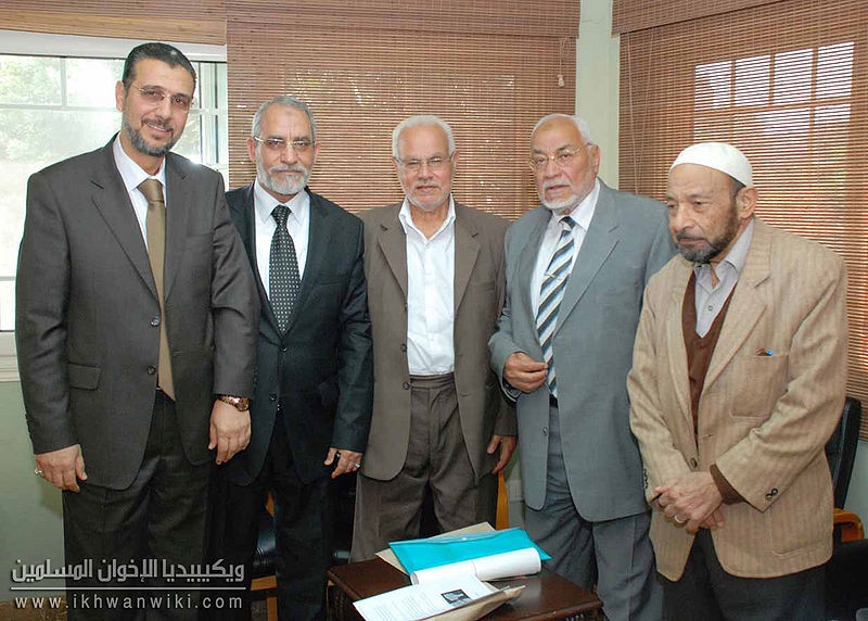 ملف:محمود-حامد-والأستاذ-مهدي-عاكف-ومحمدين-بخيت-والدكتور-بديع-وحريتي.jpg