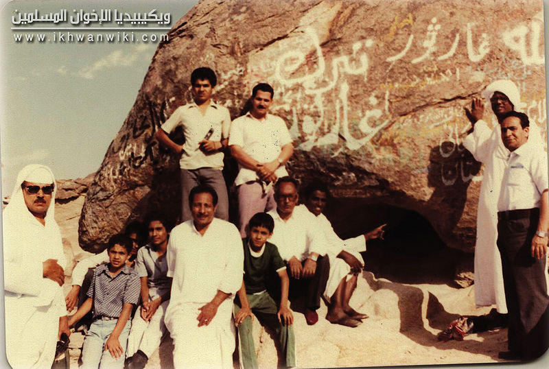 ملف:محمود-حامد-عند-غار-ثور.jpg