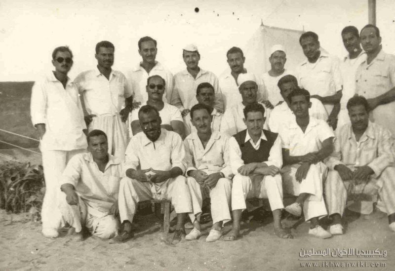 ملف:البنان-وسط-إخوانه-في-سجن-الواحات.png