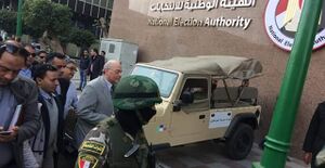 السيسي يكرس لحكم الفرد ويقمع المتنافسين.jpg