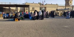 العيد وأهالي المعتقلين.jpg
