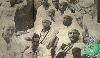 الإمام-الشهيد-مع-بعض-الإخوان-إلى-جوار-غار-حراء-أثناء-الحج.jpg